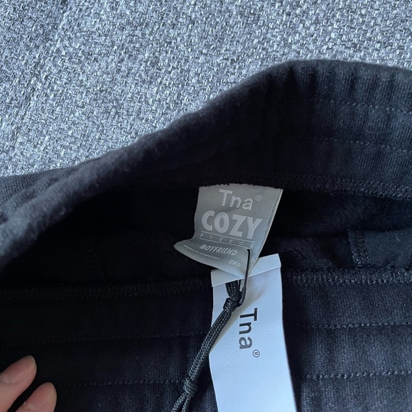 Aritzia TNA mini fleece skirt - Picture 4 of 5